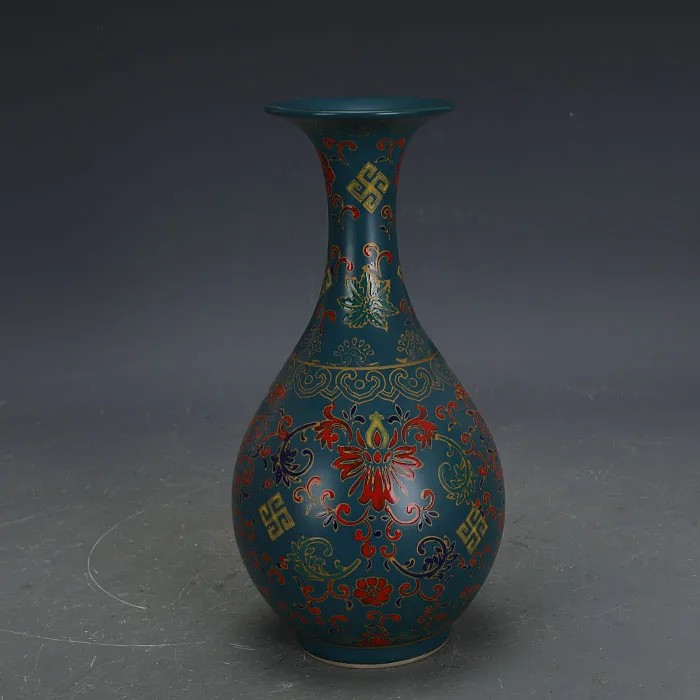 Jingdezhen antique vase with peacock green glaze enamel color and flower pattern in Yongzheng Qing Dynasty | Дом и сад