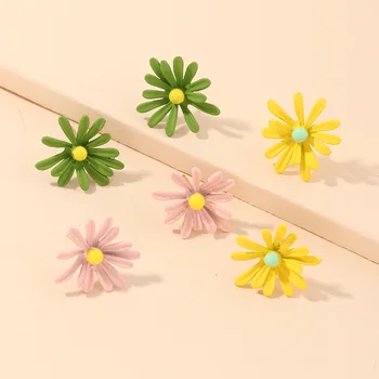 

Cute Girls Flower Earrings 2020 Spring Summer Simple Small Multicolor Little Daisy Floral Stud Earrings Jewelry For Womens