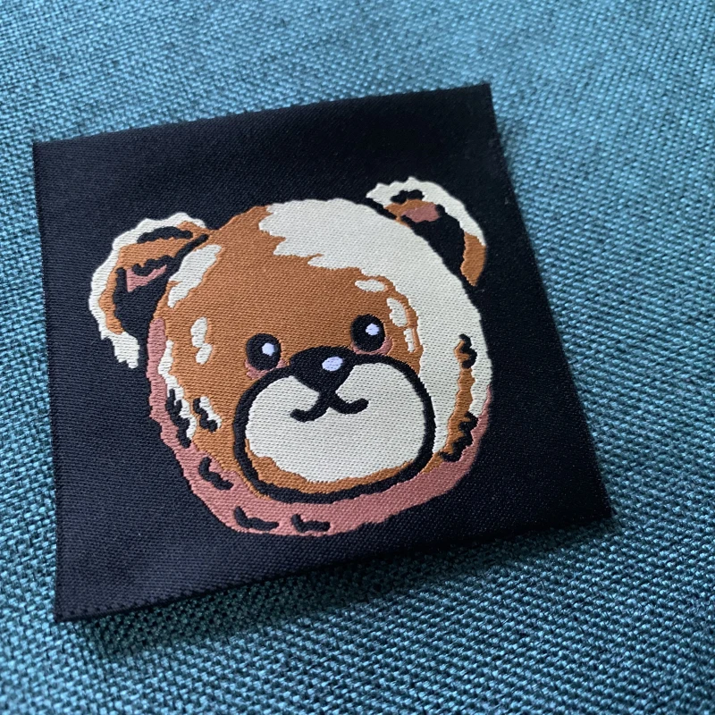

Customized High Quality 6.8*7cm Woven Labels Clothing Labels