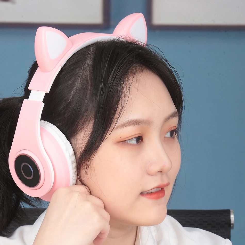 Color luminous cat flash In ear Bluetooth earphone Wireless Headphones stereo Head mounted Noise reduction lovely
