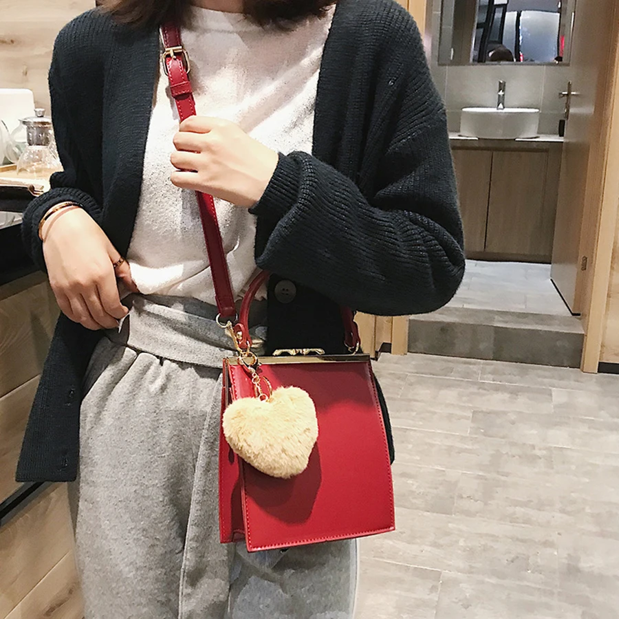 

Fashion Metal Clip Shoulder Bag Simple Love Pendant Handbag Women Pu Leather Crossbody Bag Chic Chain Ladies Purse Tote New 2019
