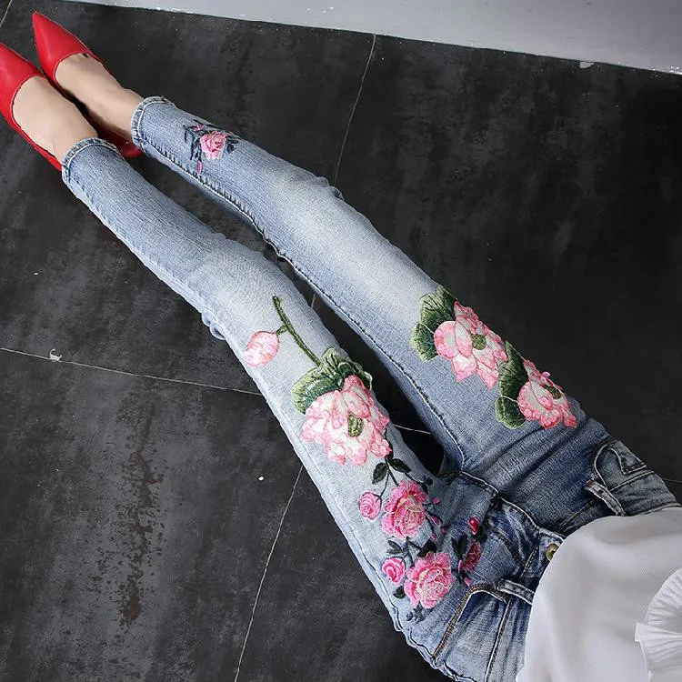 

2020 New Arrvial Women Temperament Lotus Pattern Embroidery Denim Trousers Lady Casual Sequined Skinny Jeans Pencil Pants N113