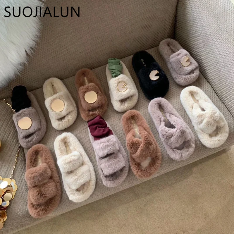 Baratos SUOJIALUN 2019 nuevas zapatillas peludas de invierno para mujer Sandalias suaves de felpa abrigadas para mujer chanclas al aire libre y para el hogar diapositivas