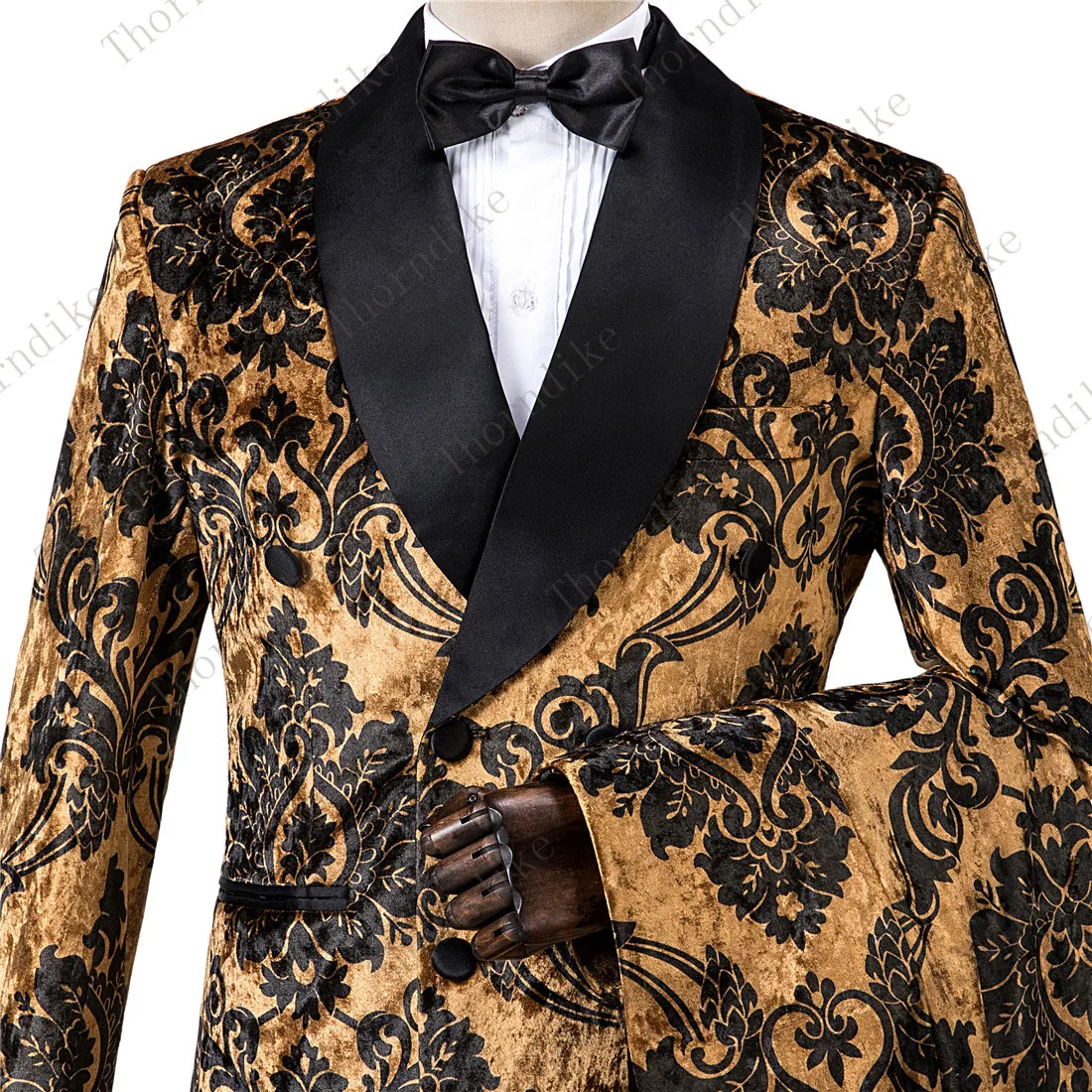

Rich And Royal High Quality Velvet Gold Jacquard Groom Tuxedos Shawl Lapel Groomsmen Mens Suits Blazers (Jacket+Pants+Vest)