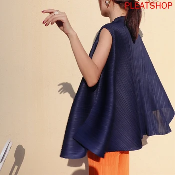 

Architectural Style Double Purpose Open-Frame Silhouette Sleeveless Pleated Top MIYAKE Pleats Tshirt
