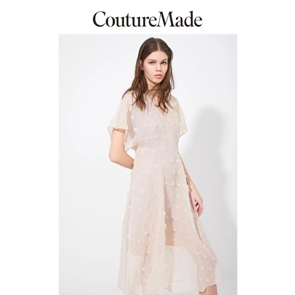 Платье с треугольным вырезом и шелковистым подкладом Vero Moda 31937B501|Платья| |