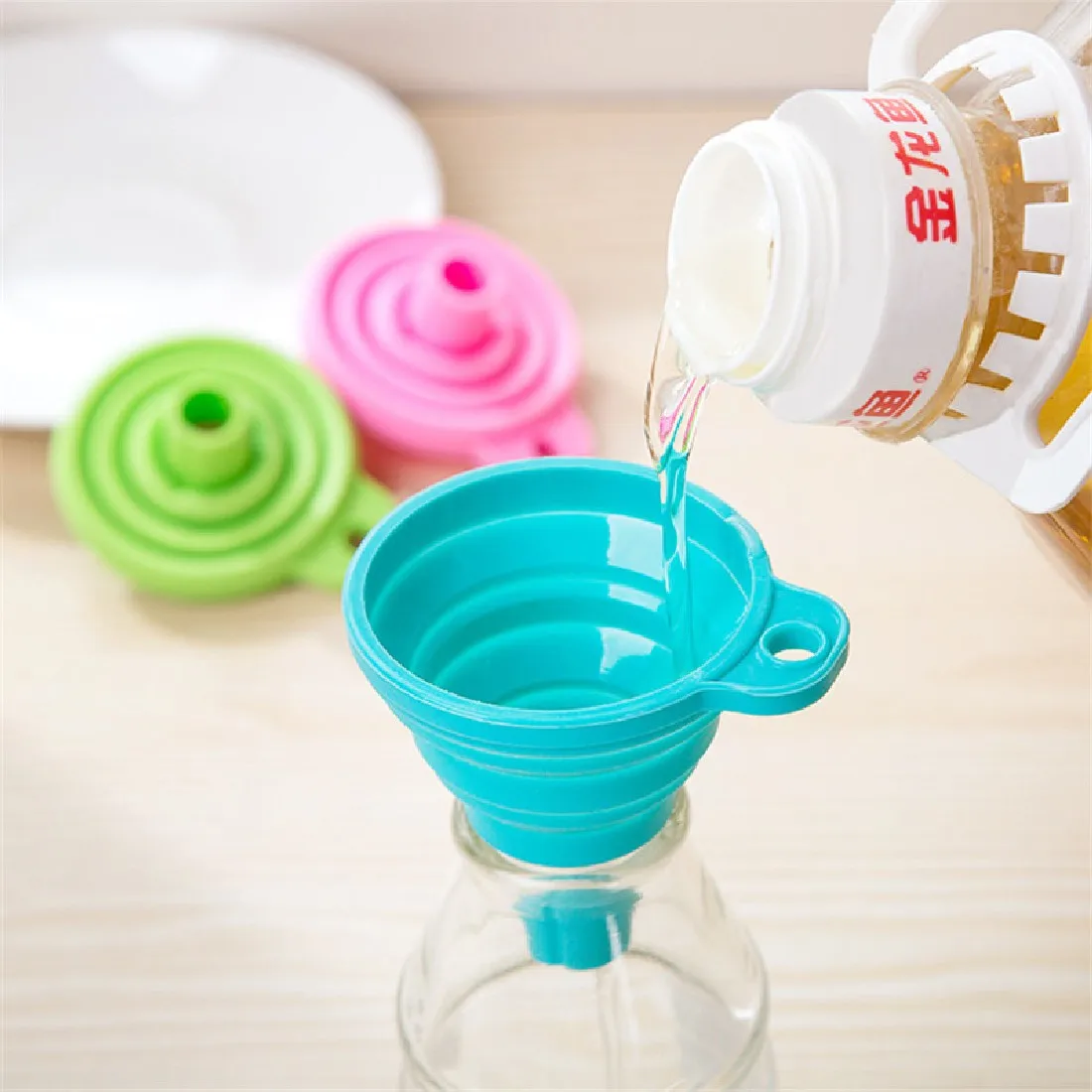 

Protable Mini Silicone Gel Funnel Hopper Foldable Funnel Kitchen Cooking Tools Accessories Gadgets Funnel
