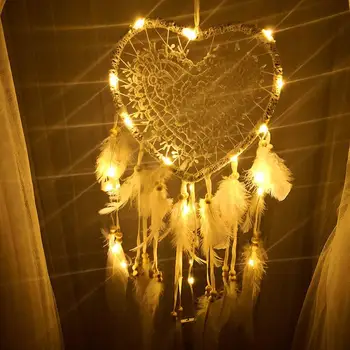 

Creative Dromenvanger Love Heart LED Light Vintage Party Dreamcatcher Handmade Wind Chimes with Feather Hollowing out Gift Home