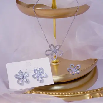 

Shiny Side New Accessories Crystal Flower Stud Earrings for Women Elegant Chain Pendant Necklaces Rings Earrings Jewelry Set