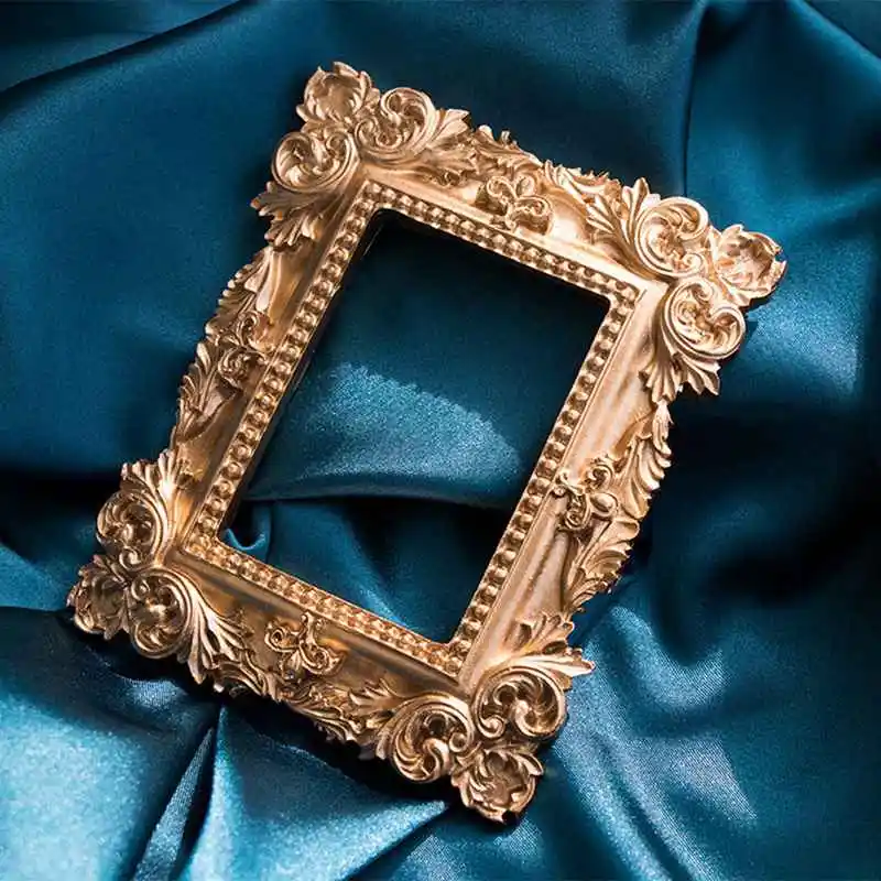 Retro Golden Resin Mini Photo Frame Ornaments Vintage Small Jewelry Positioning Frame Jewelry Display Props Home Decoration