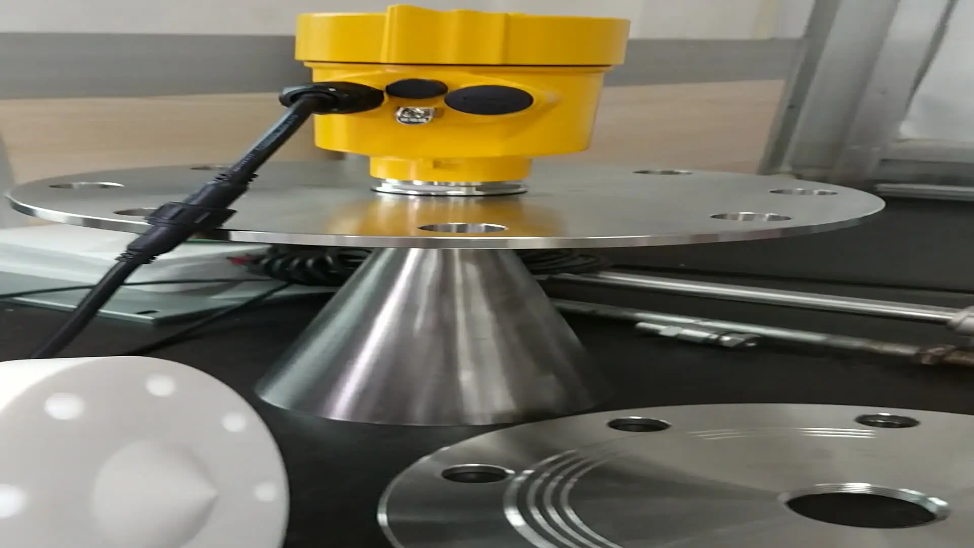 Wireless GPRS Radar water level sensor for rivers and seas water level measurement RS485