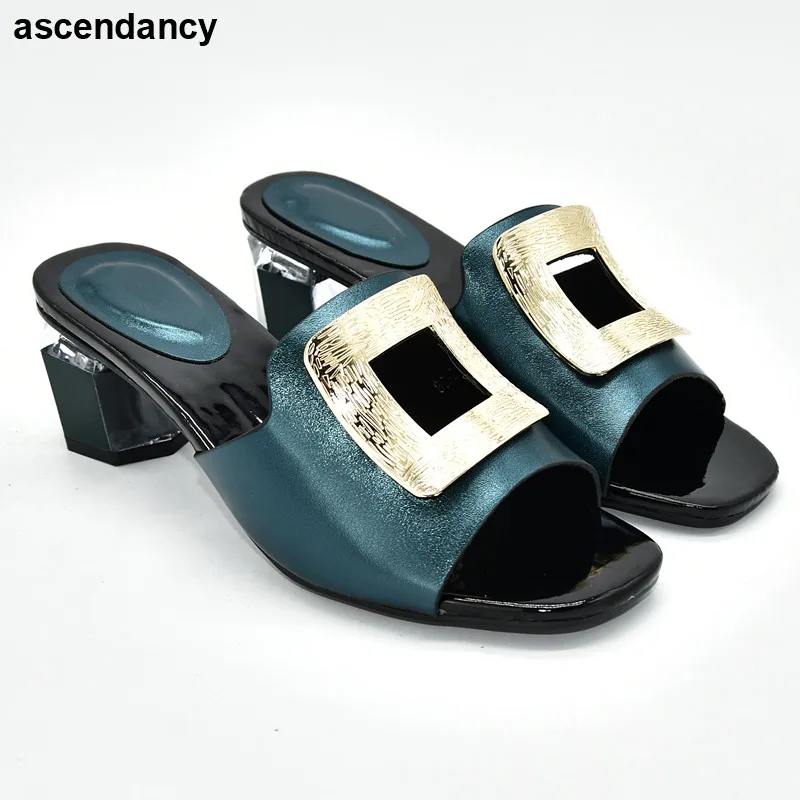 

New Hot Shoes for Women Outdoor Shoes In Summer for Ladies Comfortable PU Shoes with Shining Diamond Lady Slippers Party Pumps