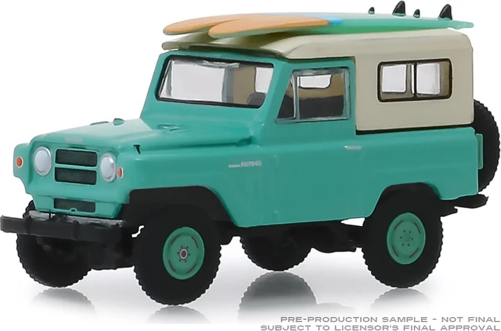 Зеленый светильник 1: 64 1969 Nissan Patrol w Surf бутик сплава игрушки для детей модель оригинальная коробка
