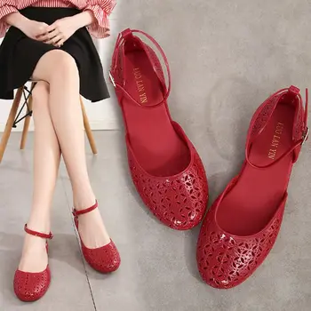 

EOEODOIT Women Summer Sandals Holes Jelly Shoes Flat Heel Retro Round toe Ankle Buckle Holiday Shoes Lady Garden Shoes