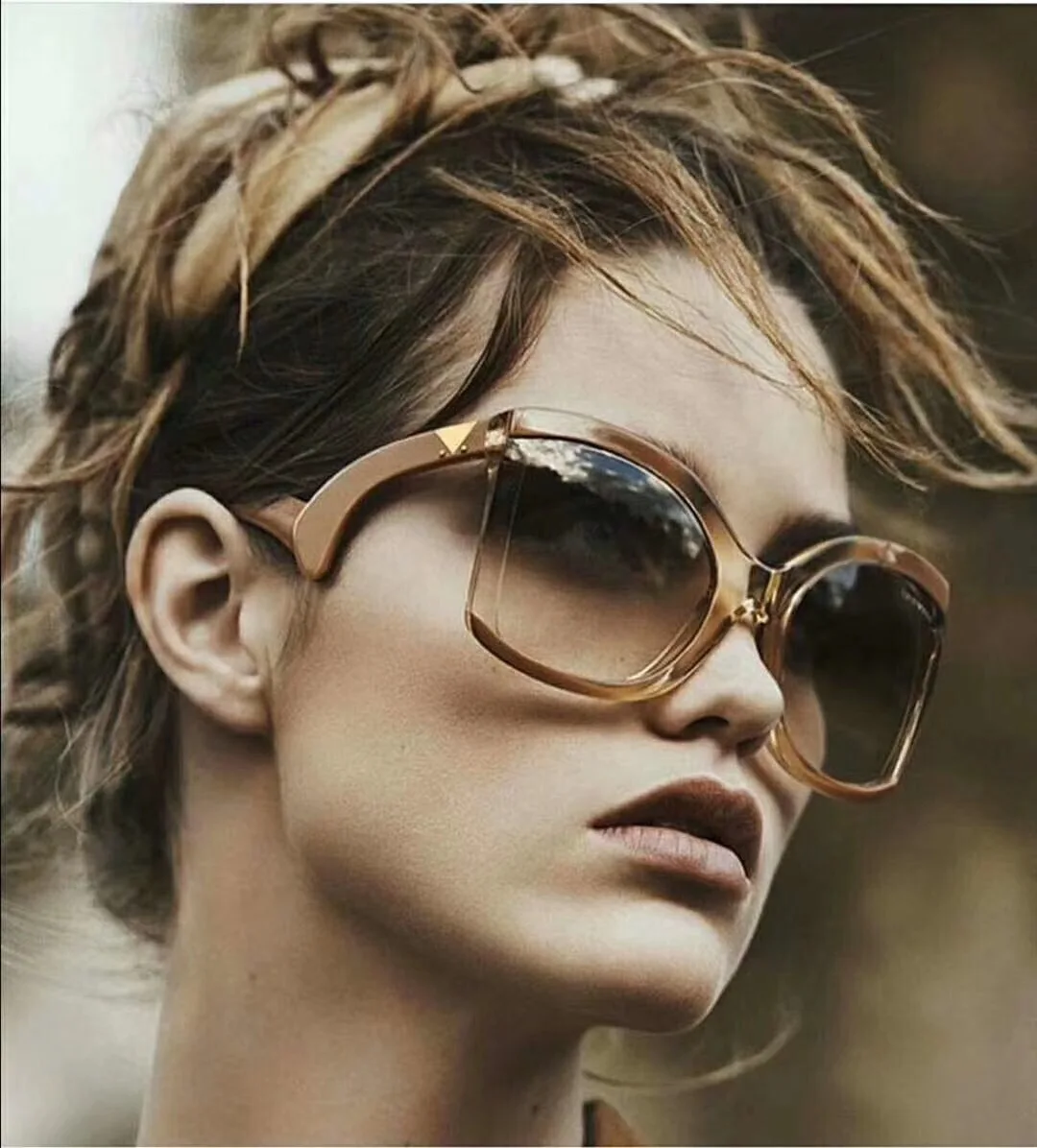 

New Arrival 2019 PC Sunglasses Women Brand Designer Wave Legs Individual Large Frame Ladies Trendy Glasses 9055