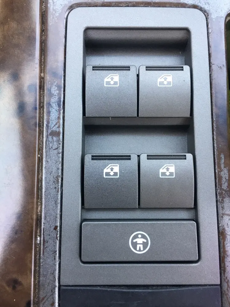 Best Quality Center Power Window Switch 92111628 For Commodore VY VZ