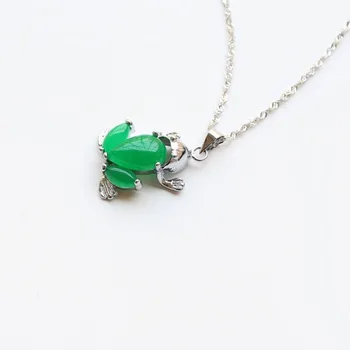 

fine jewelry Beautiful green jades frog shape pendant necklace drop shipping