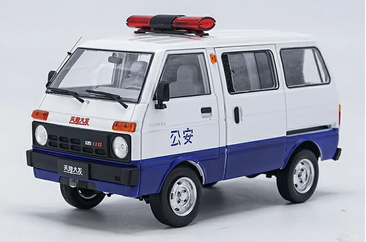 Авторизованный аутентичный 1/18 DAIHATSU Китай Тяньцзинь хуали Дафа TJ110 литой автомобиль фургон модель игрушка подарок на Рождество - Цвет: Gongan Version