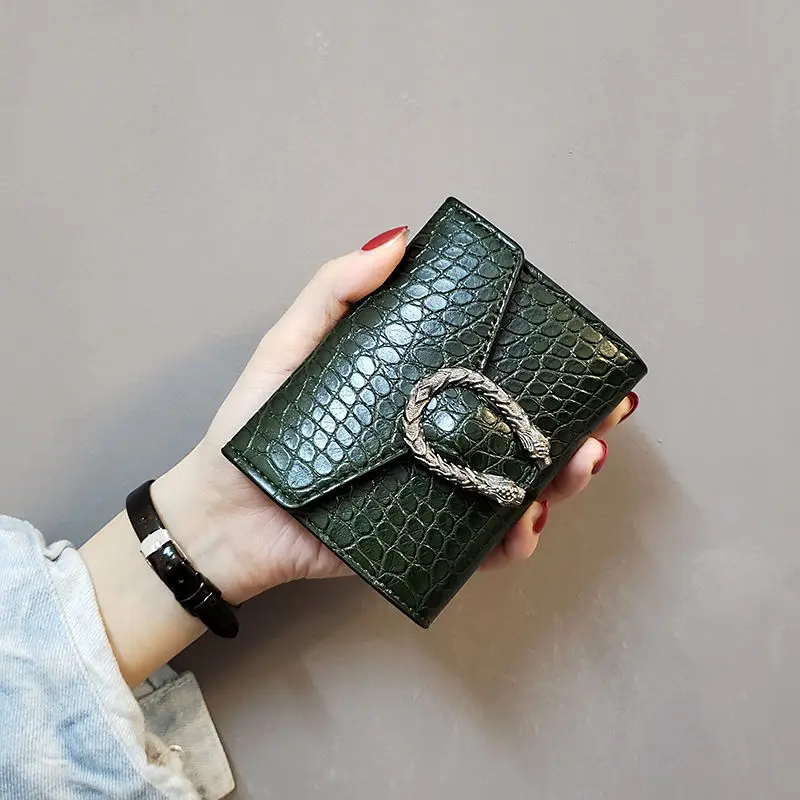 Новые винно-Бог с узором «крокодиловая кожа» дамская сумочка Короткая секция погрузки в три раза маленький кошелек женский кошелек сумка кошелек - Цвет: Зеленый