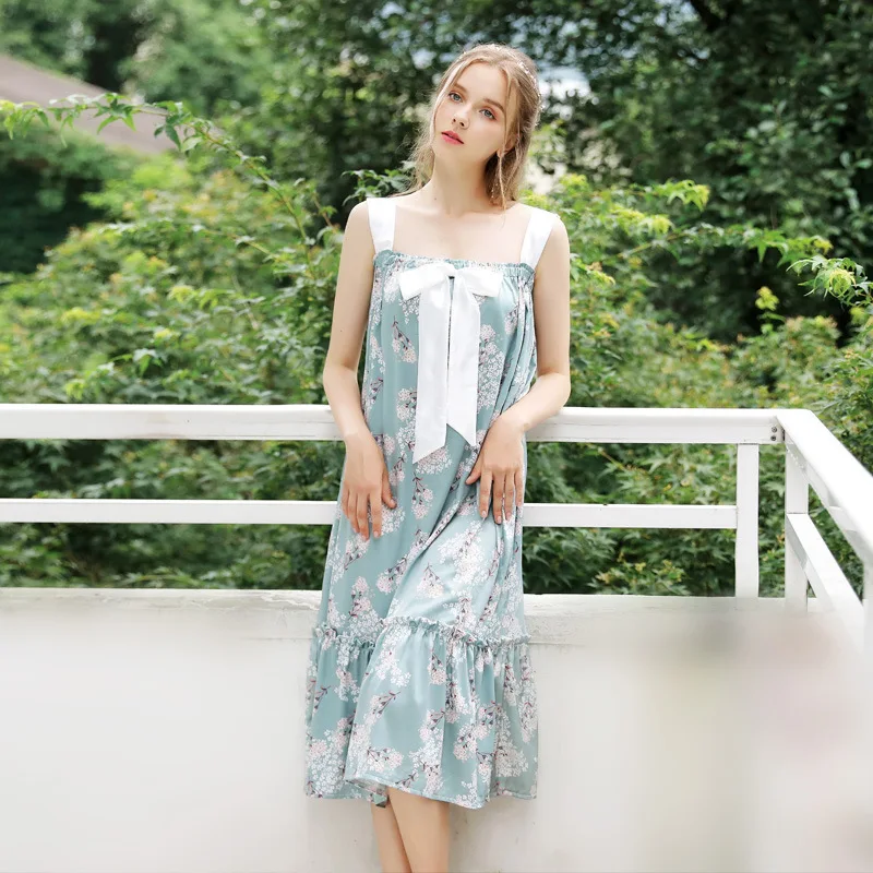 

Chinese Crane Printing Pyjamas Womens Nightgown Sleepwear Spaghetti Strap Silk Satin Sexy Sleepshirts Loose Long Sleep Dress