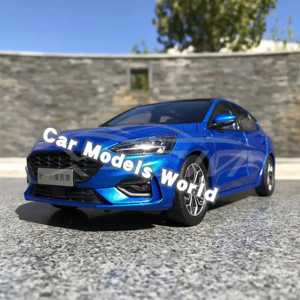 Литая под давлением модель автомобиля для всех новых Fo cus 1:18 (синий) + маленький