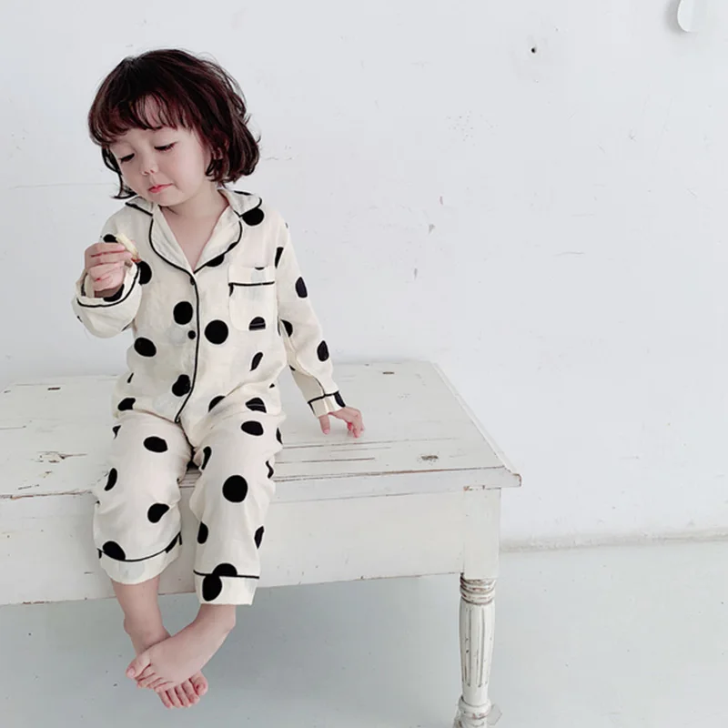 От 1 до 6 лет, осенний комплект одежды для сна в горошек для маленьких девочек и мальчиков, блуза с длинными рукавами и пуговицами Топы+ штаны, пижамы