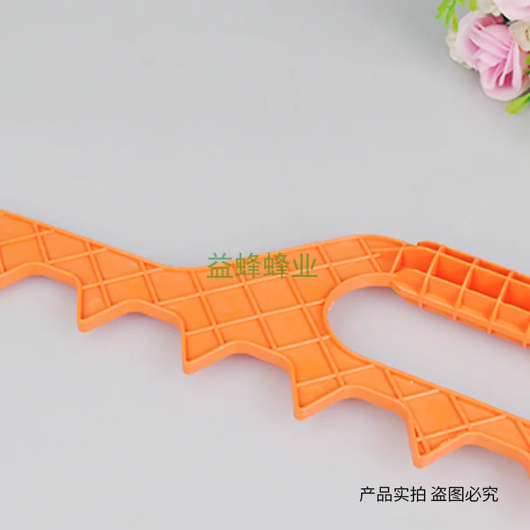Profession Beekeeping Tools Wholesale Bees Hive Honeycomb Frame Plastic Ranging Rake Frame Pitch Measurement 9 Frame Beekeeping