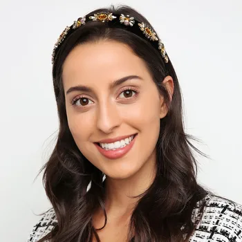 

Lalynnly High Grade Hair Hoop Fashion 2019 New Hair Pins Luxury Crystal Corduroy Bridal Hair Clips For Women Wedding F15281