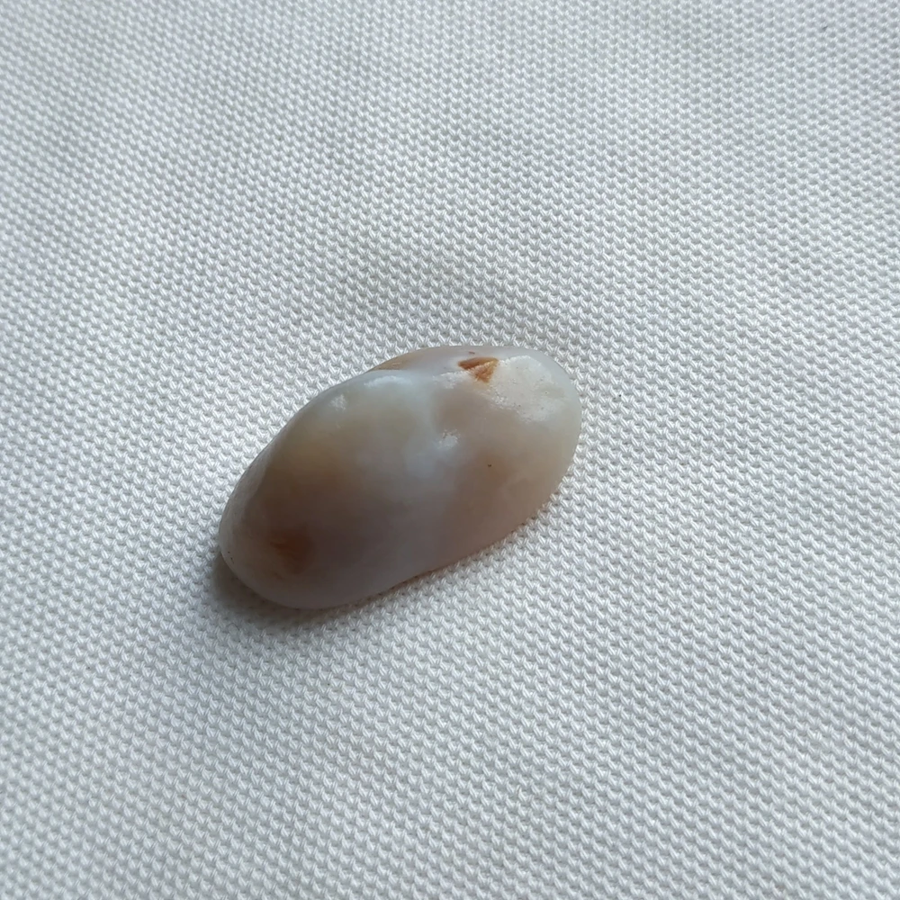Natural beautiful stone Ornamental raw stone raw agate Silk Road Collectibles unique collection Natural beautiful stone Ornamental raw stone raw agate Silk Road Collectibles unique collection