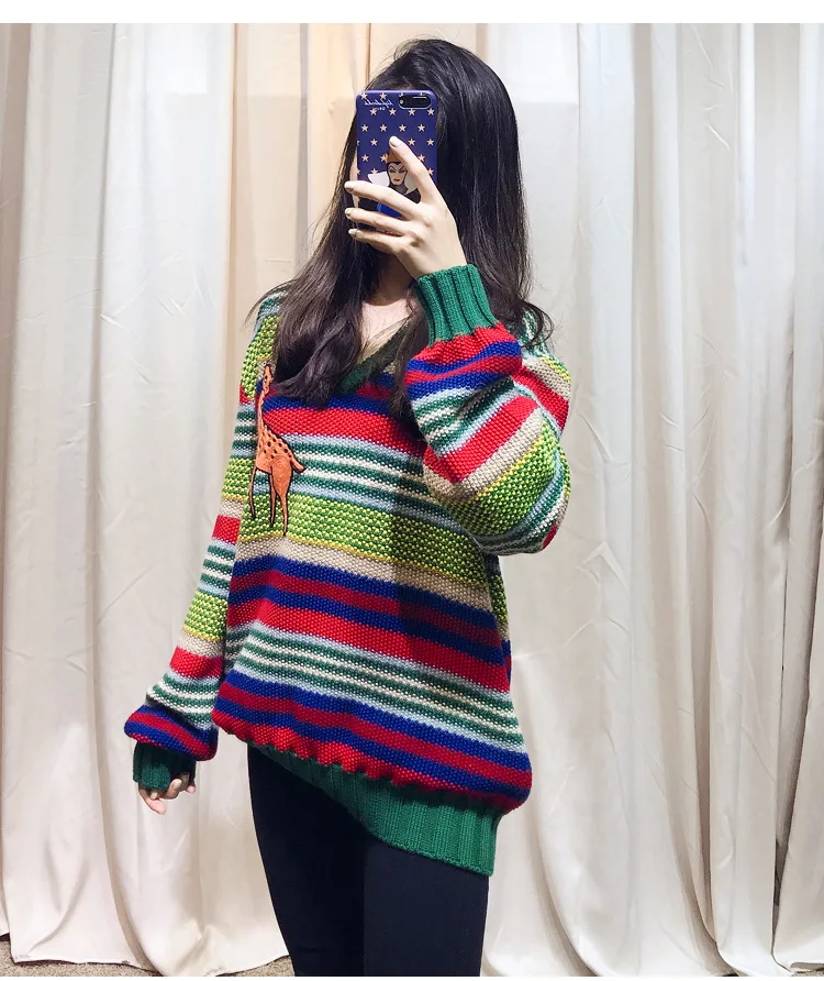 

2019 Early Autumn New Product Embroidered V-collar Sweater with Color Stripes V-Neck Pullovers Computer Knitted Women Sweater
