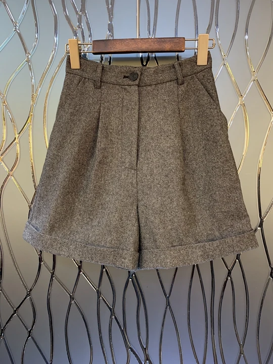 

2019 Early Autumn New Woman Slant Symmetrical Pocket Decoration Pure Colored Baitao Shorts 728