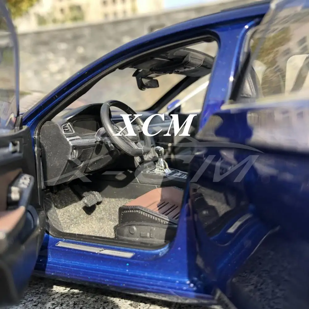 Литая модель автомобиля для нового Lamando(синий) 1:18+ маленький подарок