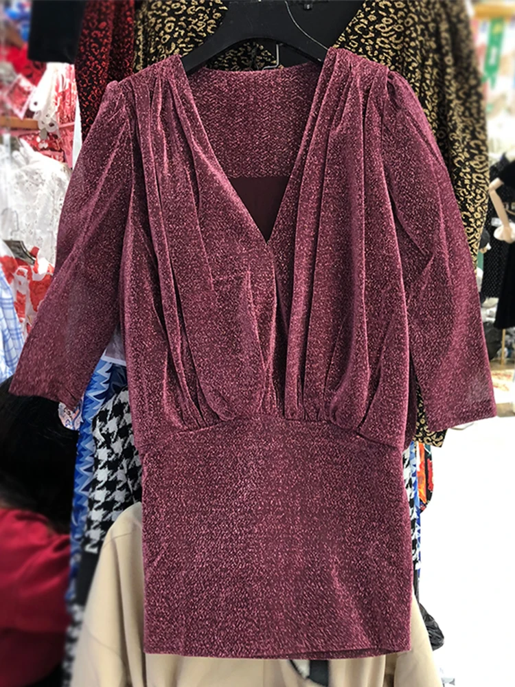 Яркое шелковое плиссированное платье с v образным вырезом и звездами весеннее