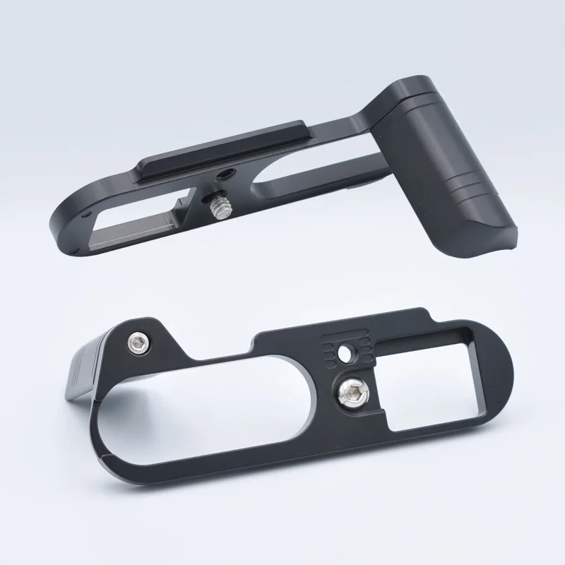 ライカ Q2 ブラック　LEICAQ2 純正グリップつき LEICA Q2 ハンドグリップ装着 純正と社外品どちらが使いやすい？ #1227