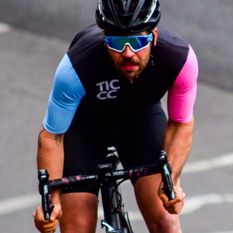 tic_p1_cycling_jersey_black_06-2000x1333