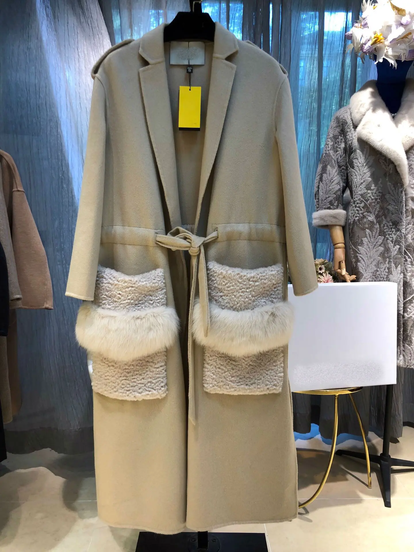 

2019 New Open Stitch High-grade Elegant Turn-down Collar Cashmere Wool Coat Winter with Two Big Fur Pockets & Adjustable Waist
