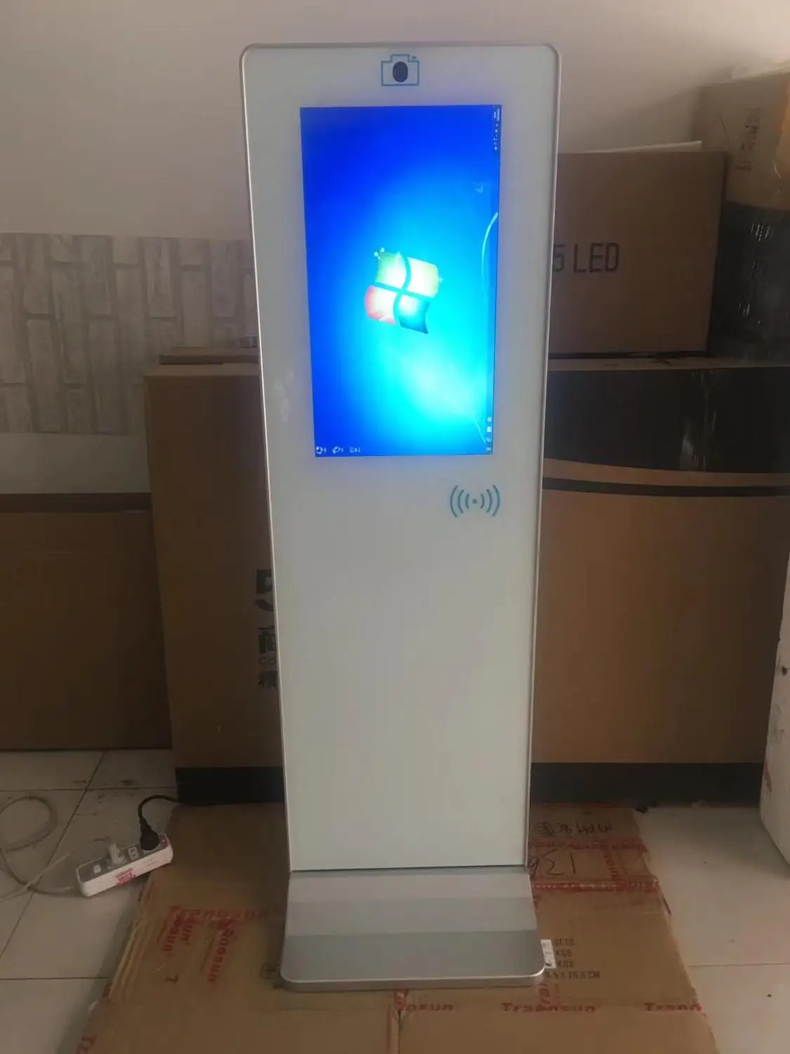 

19" inch stand touchscreen wifi Attendance kiosk with camera built in for fiacial recognition