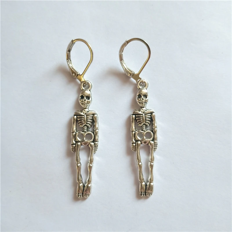 Рисунок 2 - Серьги-скелетоны с подвеской