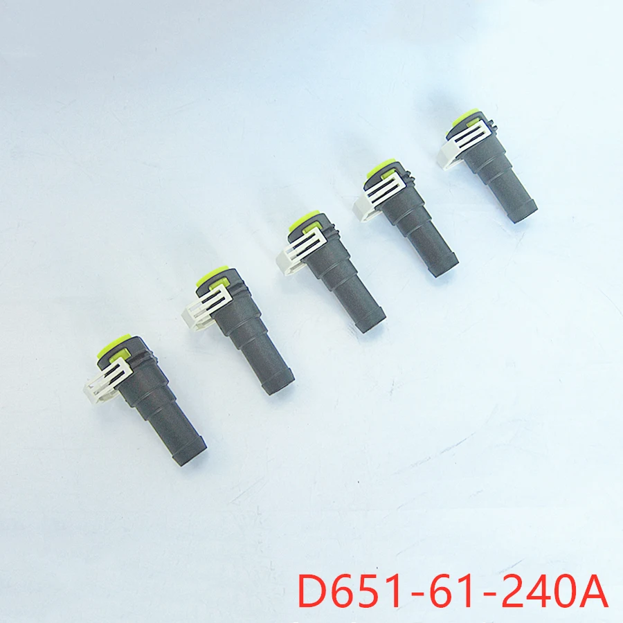 Silicone hose connector plastic hose connectors Car accessories D651-61-240 cooling system heater water hose connector for Mazda 3 2004-2012 Mazda 5 6 GH 2008-2012 Mazda2