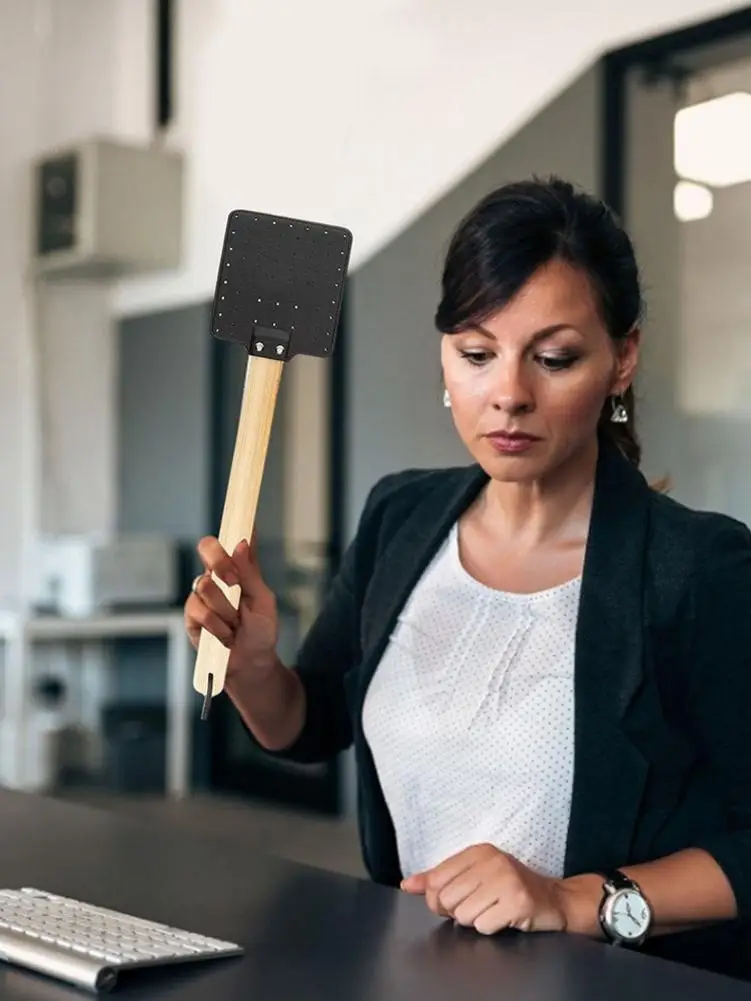 Fly Swatter With Wooden Handle Leather Fly Swatters For Home Garden Swatter Prevent Pests Mosquito Tool Destroaser Tool