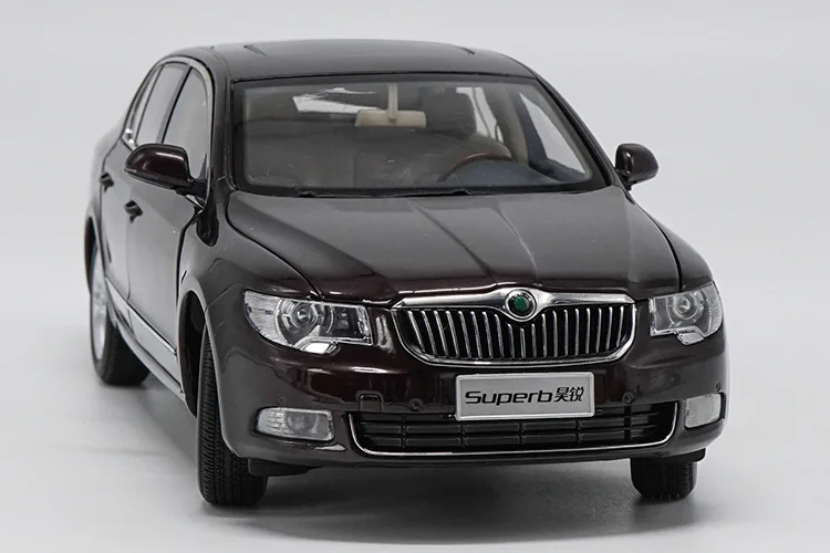 1:18 Skoda Superb сплав модель автомобиля статические металлические модельные автомобили оригинальная коробка для коллекции подарков