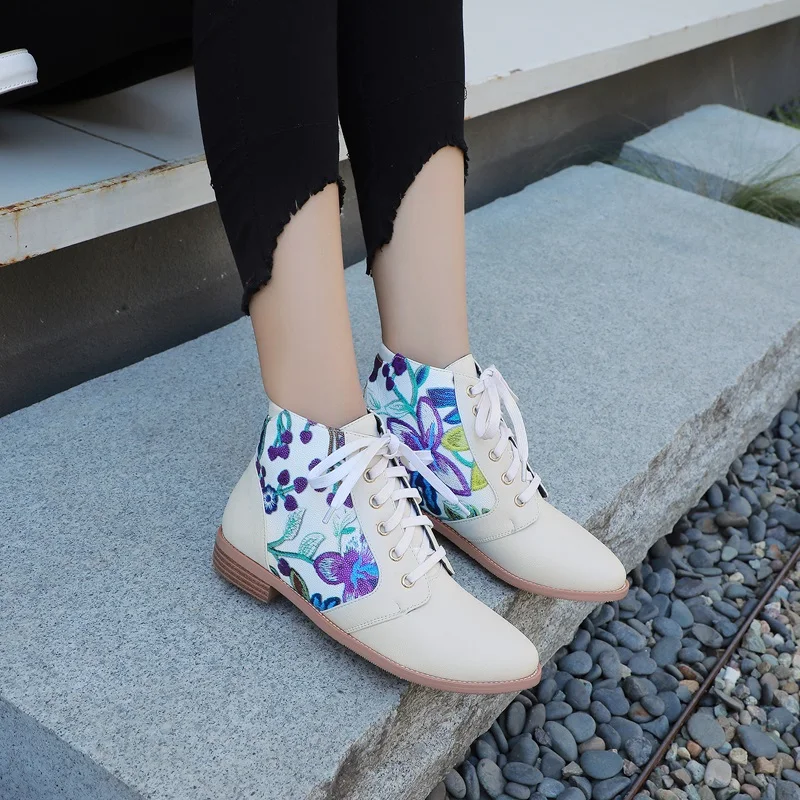 blue ZVQ/женские кожаные туфли на плоской подошве; большие размеры 33-42; синие, желтые, черные свадебные ботильоны с вышивкой; модные зимние ботинки года - Цвет: blue