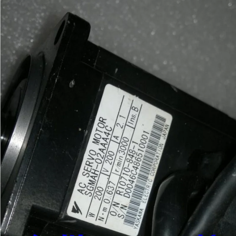 Использованный протестированный рабочий SGMAH-02AAA4C серводвигатель переменного тока
