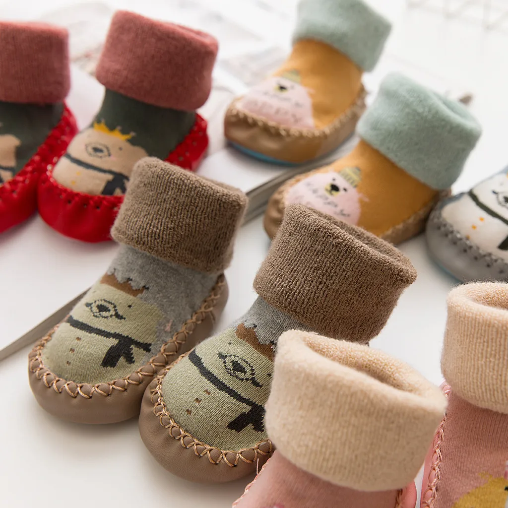 Носки-тапочки для новорожденных мальчиков и девочек милые зимние теплые нескользящие носки с героями мультфильмов для малышей носки для малышей 0-36 месяцев
