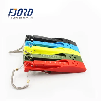 

FJORD Sell Like Hot Cakes 5 Color Mini Portable Fishing Grip ABS Plastic Controller Fish Clip Luya Catching Fish Clips
