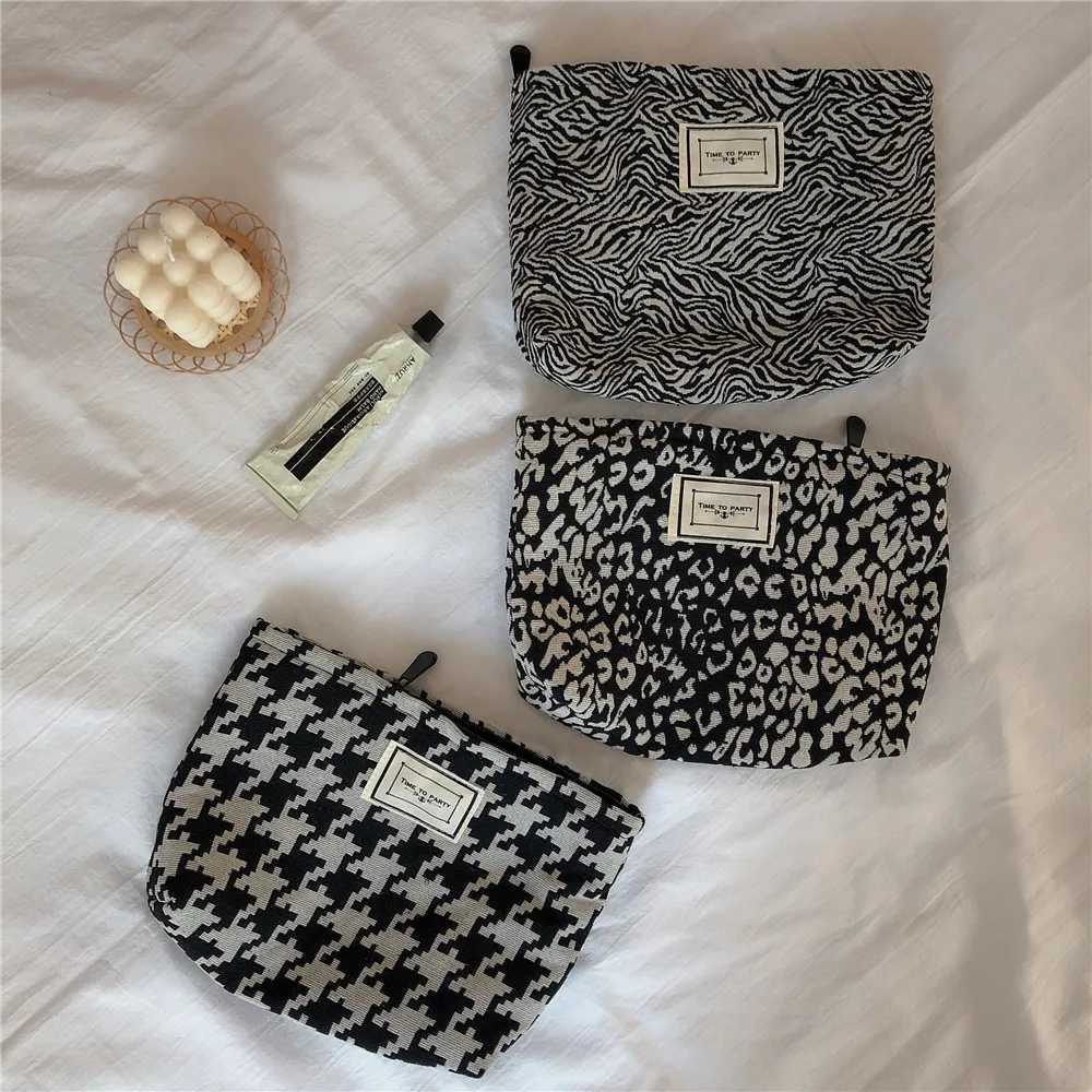 Black and White Women's Fashion Handbag Zipper Mobile Cosmetic Storage Bag Organizer Canvas Makeup Toiletry Clutch Mask Storage