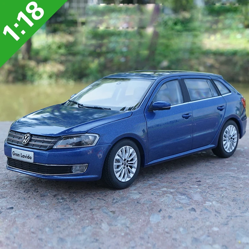 1:18 VW Gran Lavida литье под давлением Модель автомобиля игрушки Металлическая Модель автомобиля оригинальная коробка - Цвет: Blue
