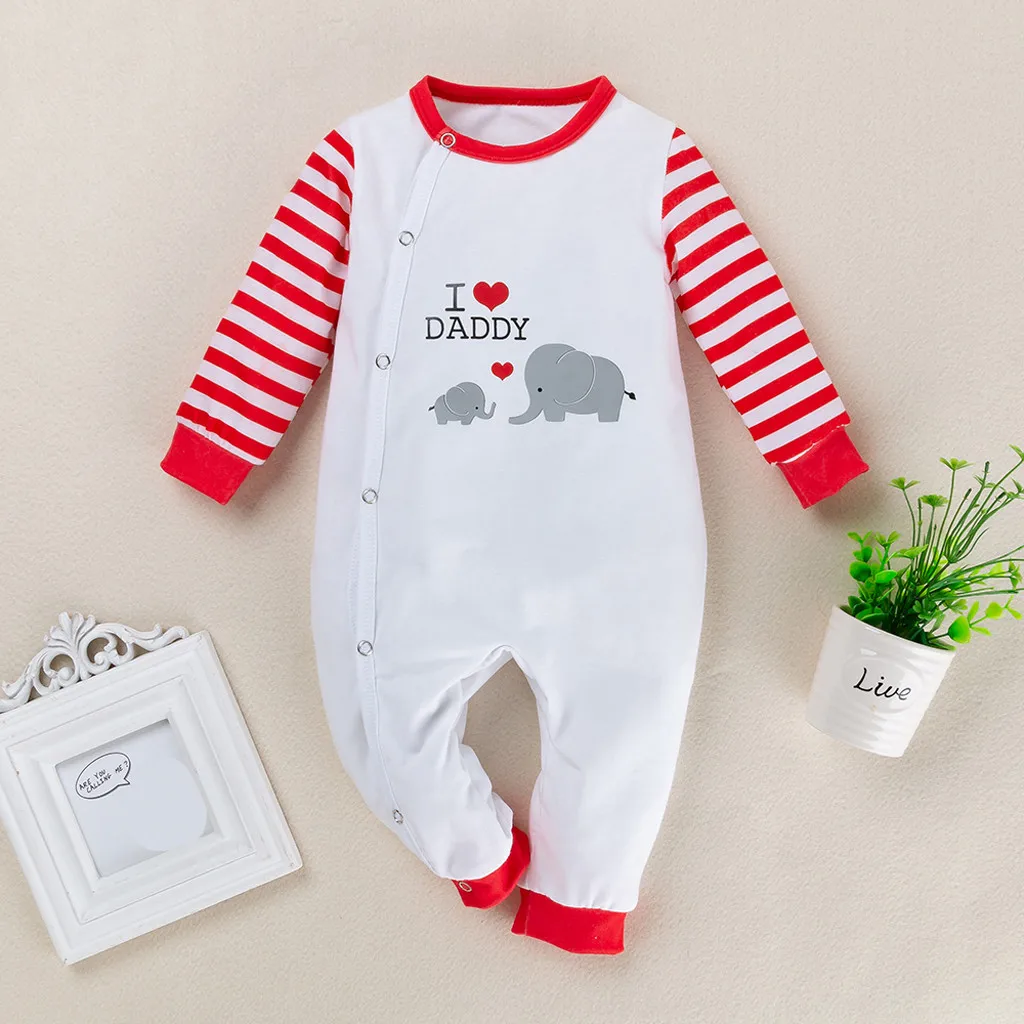 Детский красный комбинезон в полоску с длинными рукавами и круглым вырезом