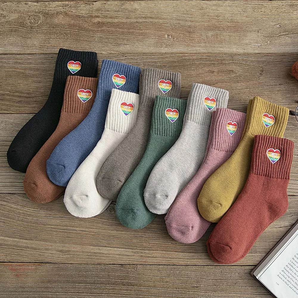 Женские зимние толстые теплые цветные шерстяные носки забавные хлопковые Повседневные носки с вышивкой в форме сердца 5 пар - Цвет: 5 colors random