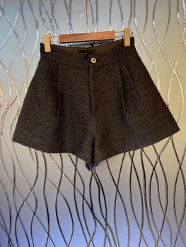 

2020 Early Autumn New Women's Diagonal Symmetrical Pocket Decoration A- Shaped Swing All-match Shorts 824